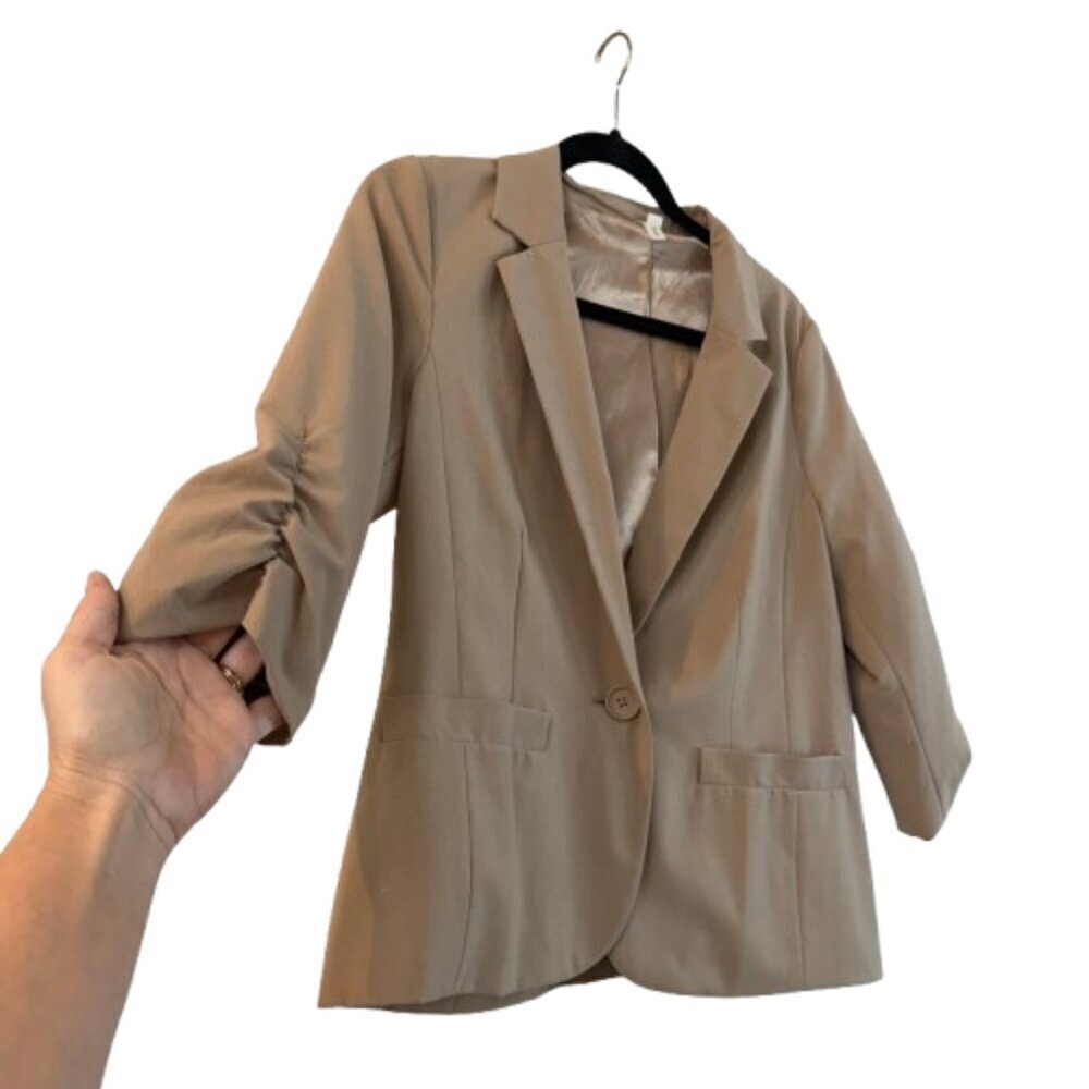 Nordstrom Frenchi Shrunken Blazer with Ruched Sleeves Size Large Lined Tan